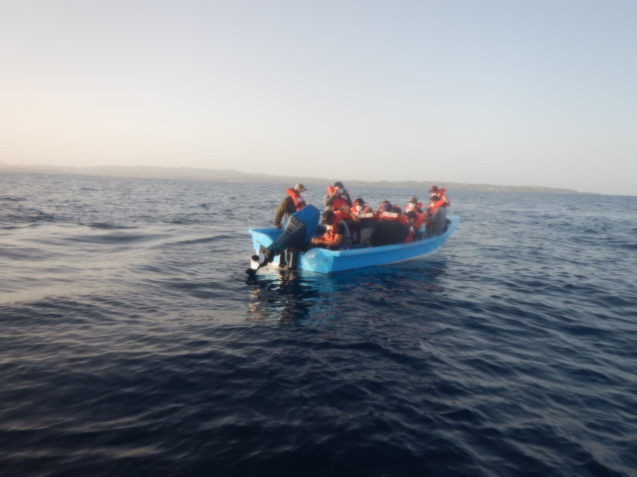 El primer viaje ilegal fue detectado la mañana del 2 de julio por la tripulación de un avión de control marítimo de Aduanas y Protección Fronteriza de EEUU, a unas 12 millas náuticas al noroeste de Aguadilla.