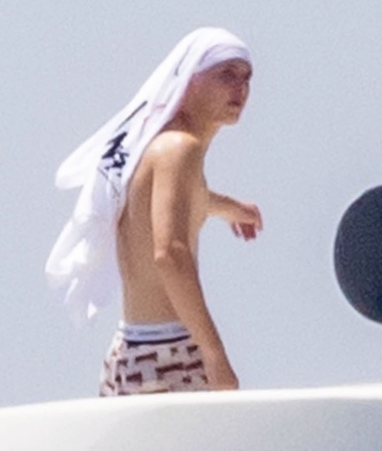 Su hijo Cruz se mostró divertido en todo momento.