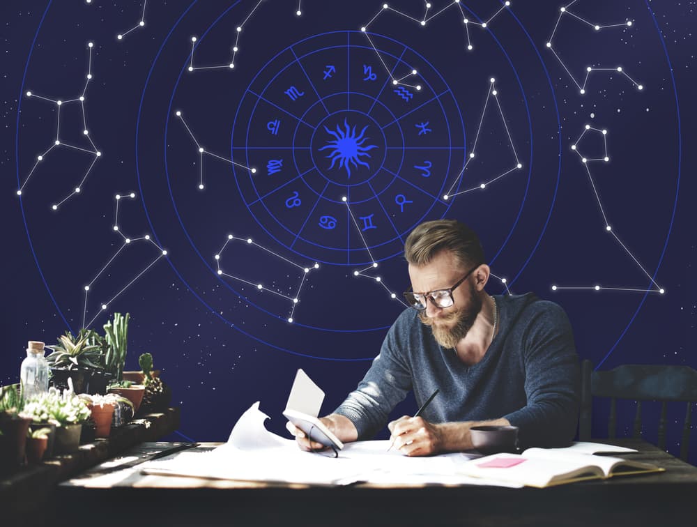 Una buena idea consiste en establecer la comparación entre ambas predicciones. Esto se hace de la forma siguiente: Lees y analizas tu horóscopo chino para el mes y lo comparas con las predicciones de tu signo occidental. Anotas los puntos comunes para establecer los parámetros.