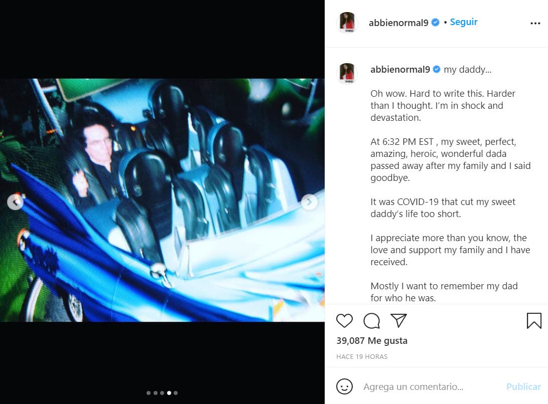 "A las 6:32 pm EST, mi dulce, perfecto, asombroso, heroico y maravilloso papá falleció después de que mi familia y yo nos despedimos".
<br>