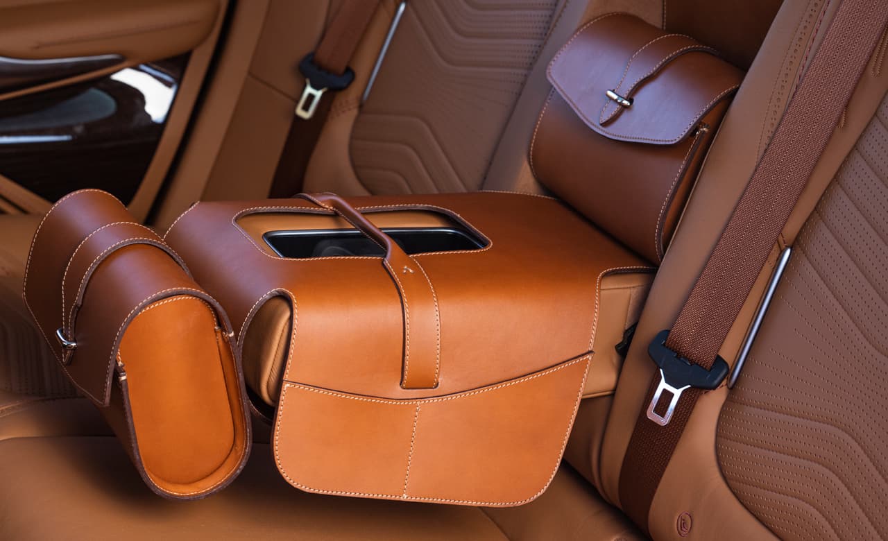 La Aston Martin DBX 2021 debuta en el Auto Show de Los Ángeles 2019.