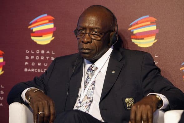 Jack Warner, dirigente de la Confederación de Concacaf y ministro en su país, Trinidad y Tobago. Se vio inmerso en un escándalo cuando miembros de su familia fueron relacionados con ventas irregulares de entradas para el Mundial de Alemania-2006 y fue sancionado. Ha sugerido que Rusia reúne condiciones para estar a la cabeza de cara al torneo de 2018.﻿ Junto a Warner está el guatemalteco Rafael Salguero, vicepresidente de la Concacaf, además de abogado y notario de profesión.