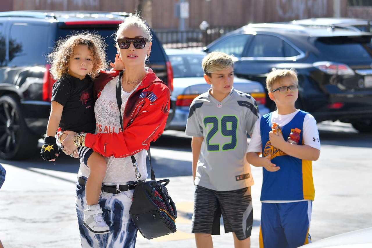 Los paparazzi captaron a Gwen Stefani de compras con sus hijos.