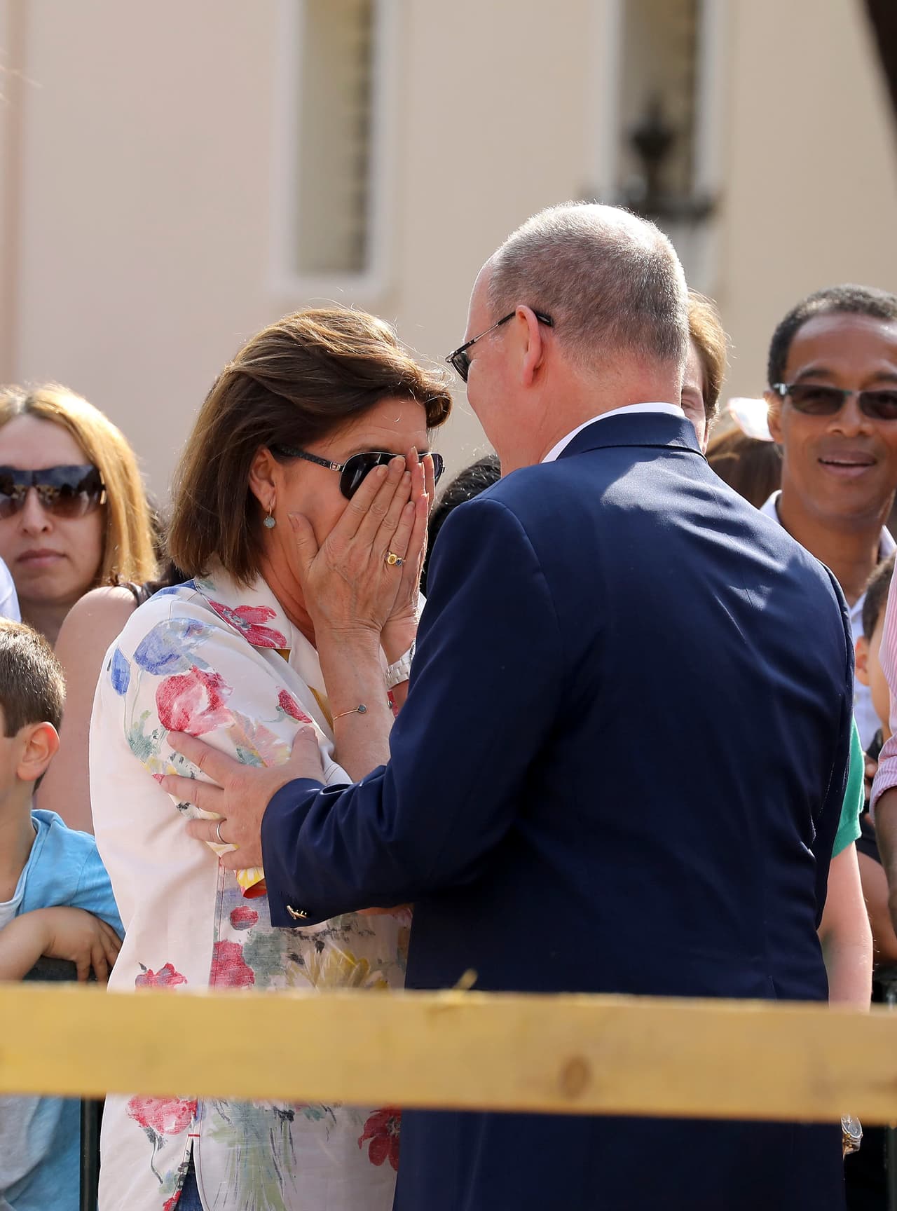 La princesa 
<b><a href="https://www.univision.com/entretenimiento/carolina-de-monaco-la-historia-de-una-princesa-que-todavia-no-logra-ser-feliz-para-siempre">Carolina de Mónaco</a></b> sufrió en días pasados al ver a su tercer hijo, Pierre Casiraghi, en medio de una pelea con todo y espada, como en los viejos tiempos.