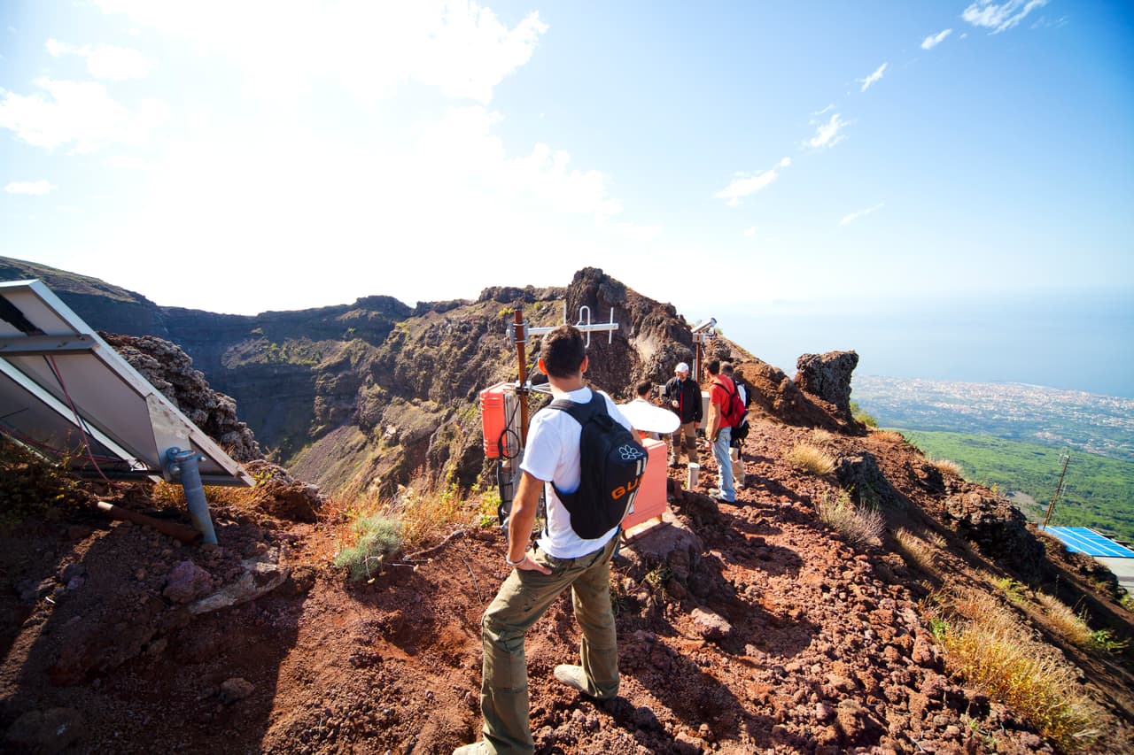 Arqueología. Si te tientan las asignaturas y deseas estar al aire libre, estudiar esta carrera puede ser una buena opción. ¿Sabías que antes de crear una nueva calle o construcción, la porción de tierra utilizada debe ser controlada por un arqueólogo?