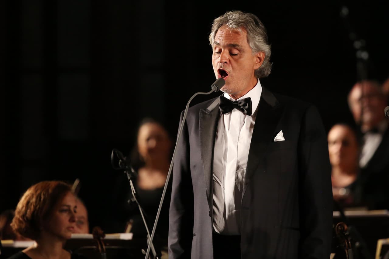 No cabe duda, su potente voz hipnotizó la noche.