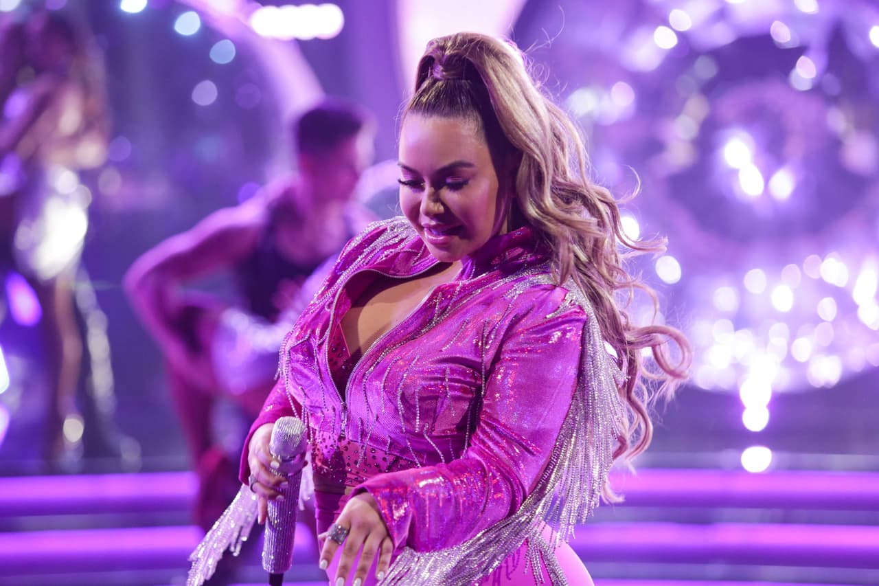 Muy "al estilo Beyonce", como ella mismo dijo, la cantante se divirtió cantando con el aire moviendo su pelo.