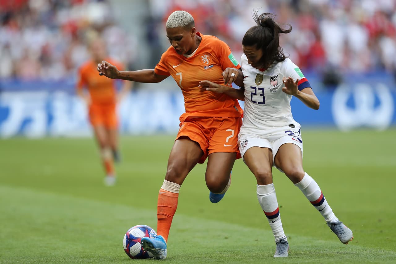Estados Unidos se coronó campeón del Mundial de Fútbol Femenino al derrotar 2-0 a Países Bajos en la Final en Lyon, con Megan Rapinoe y Rose Lavelle como las anotadoras para el título.