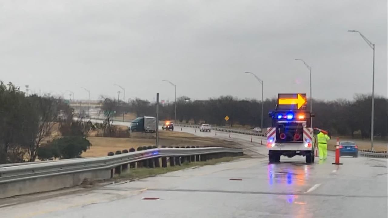 Carreteras cerradas: TxDOT cierra vías públicas por la presencia de hielo