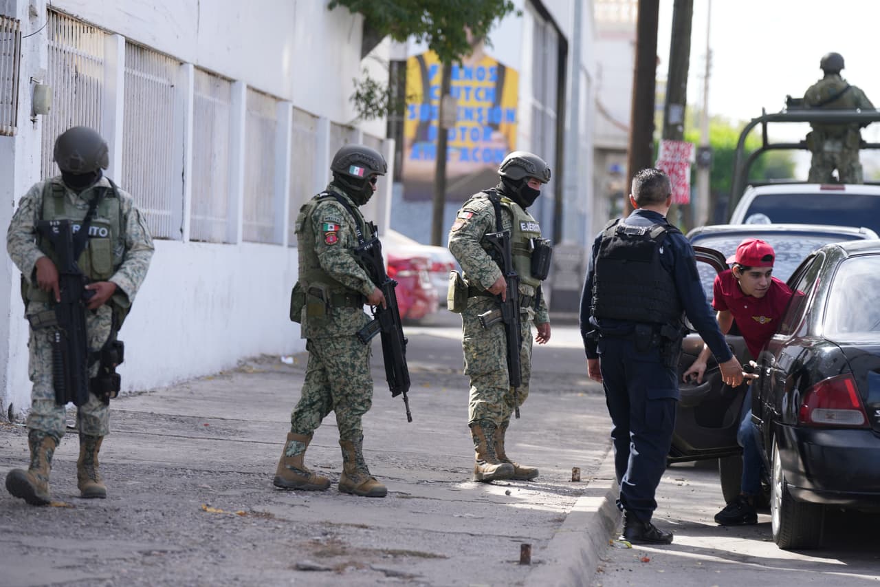 En los últimos meses, ese estado ubicado en el norte de México ha ocupado titulares en la prensa, por razones que a nadie le gustarían: lo que ha pasado al interior del 
<b><a href="https://www.univision.com/local/arizona-ktvw/miembro-cartel-sinaloa-arizona-los-memos-patrulla-fronteriza" target="_blank">Cártel de Sinaloa</a></b> y las consecuencias que ello ha tenido.