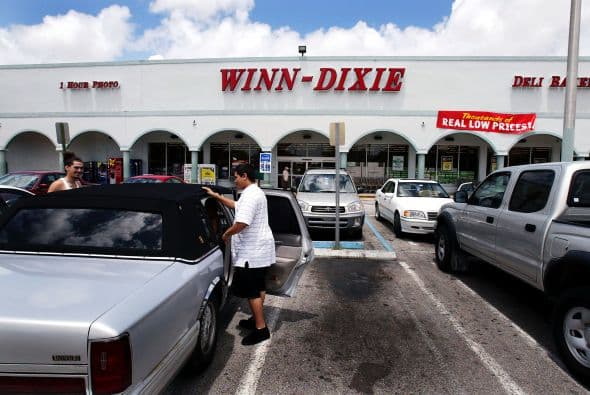 WINN DIXIE- Esta tienda de abarrotes está ofreciendo 60 puestos de gerencia para sus sucursales en diferentes sitios de Florida.