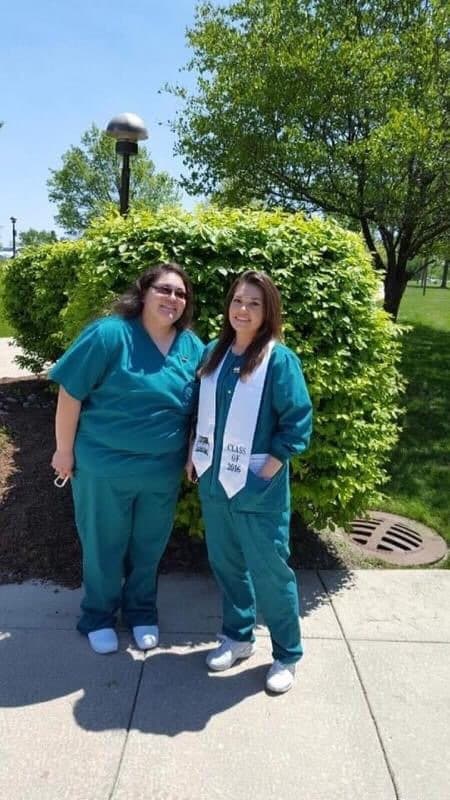 Ellas son Elizabeth y Olivia Gutierrez que trabajan como enfermeras. ¡Les agradecemos todo su arduo trabajo durante estos tiempos difíciles!