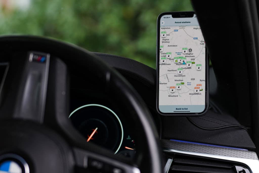 Maneja conociendo tu destino. De antemano, mira bien el mapa, las direcciones de Internet, coloca la dirección en el GPS para que no te pierdas o andes dando vueltas. 
<b>Eso te ahorra no solo gasolina, también tiempo. </b>