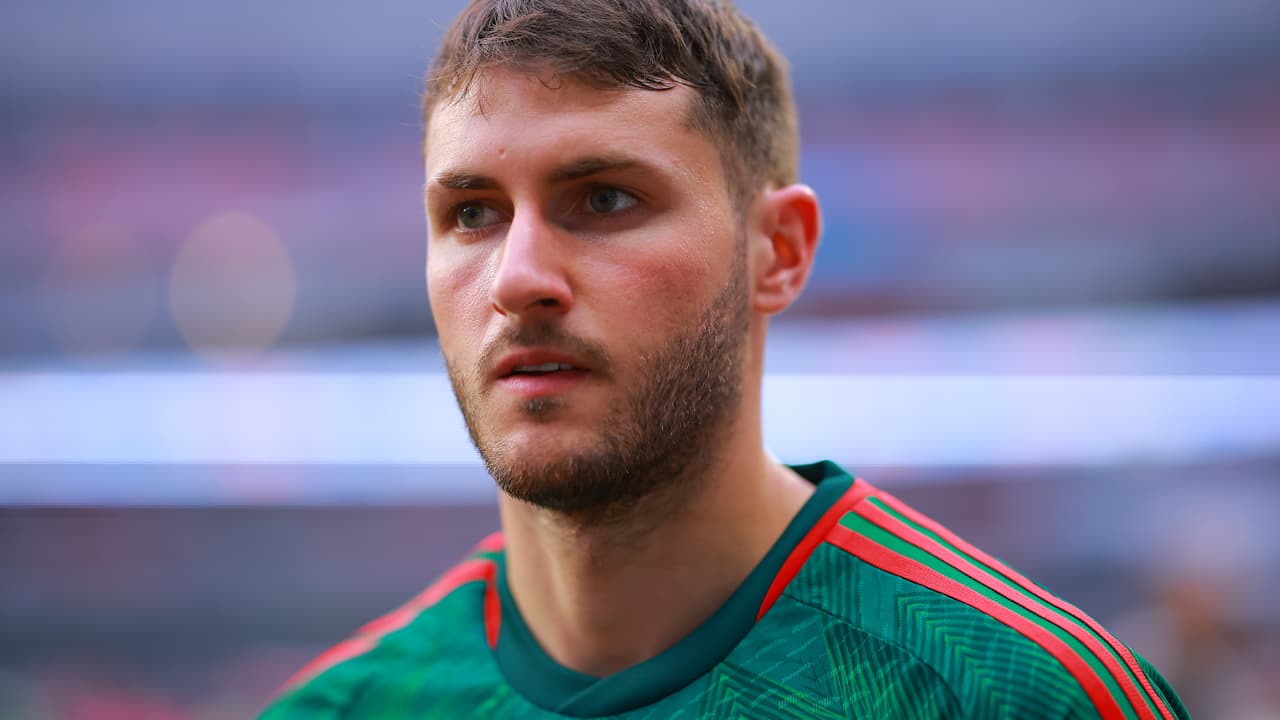 Santi Giménez tiene 'guiño' del Atlético de Madrid y Simeone puede considerarlo