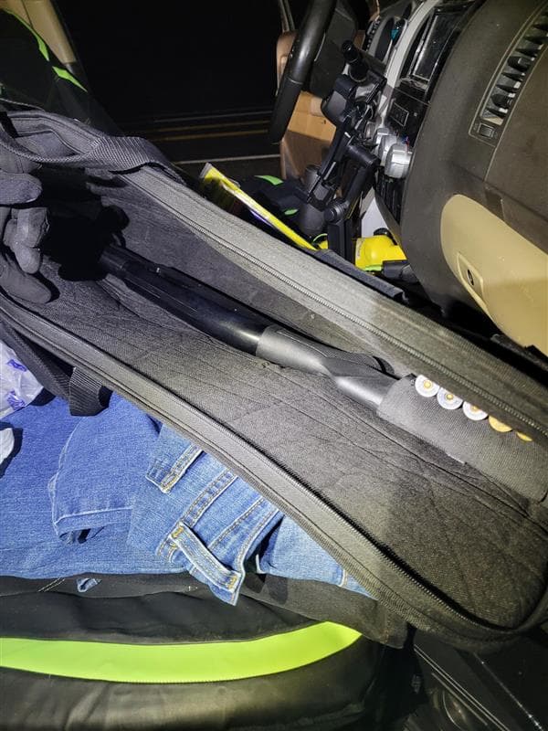 Agentes de la estación Willcox arrestaron a un ciudadano estadounidense que llevaba en un vehículo a tres inmigrantes.