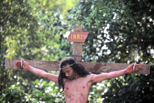 Decimocuarta Estación: Jesús es sepultado.