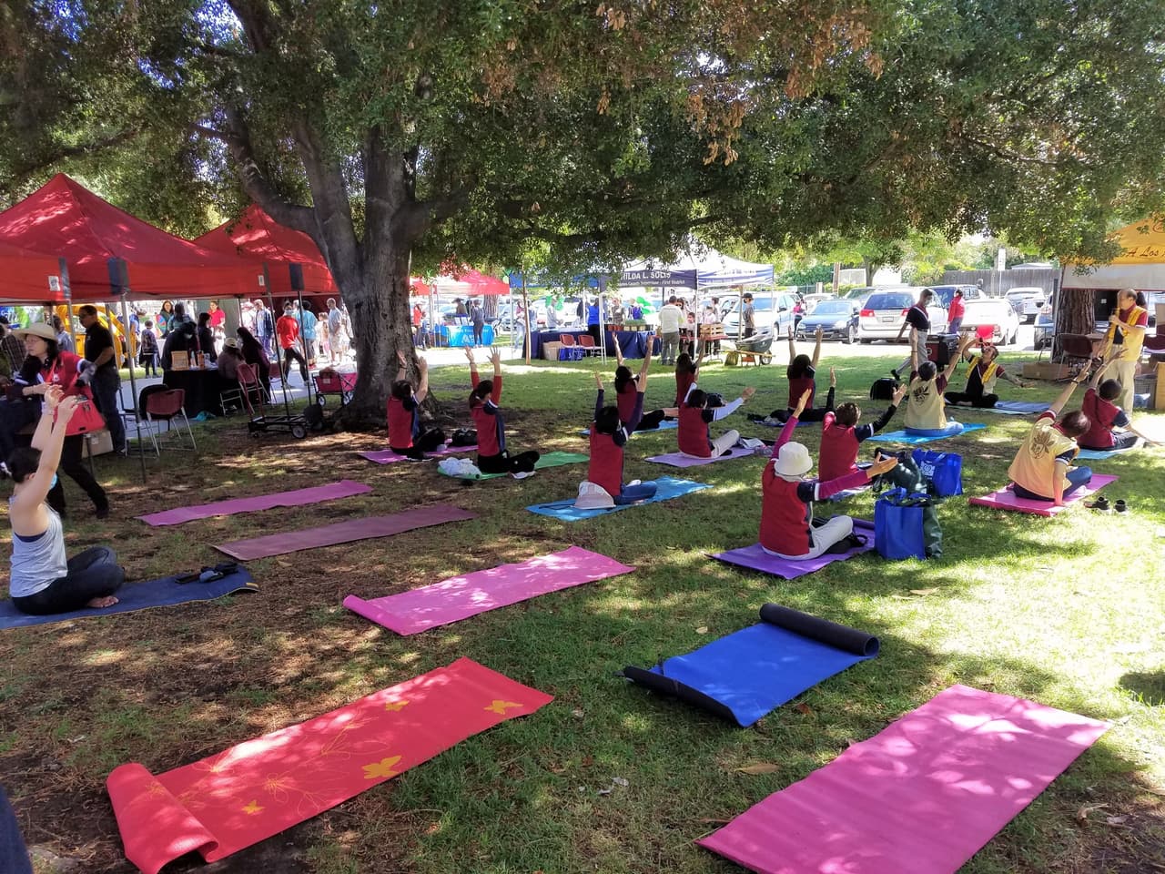 Si lo tuyo es salud y bienestar, hay clases de meditación curativa Sound Bowl, Yin Yang Yoga, siete pasos para ser lo mejor posible.