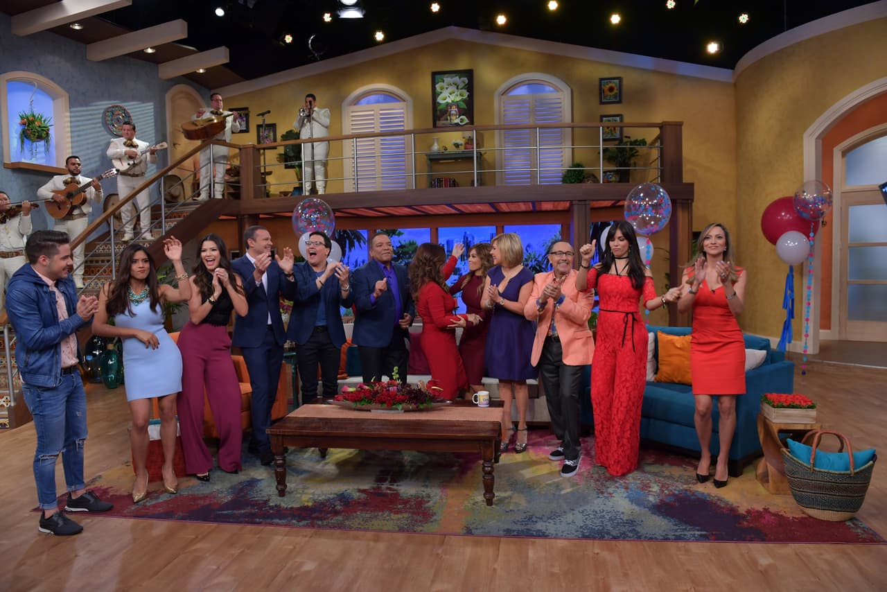 ¡Qué momento! Los conductores del pasado y del presente juntos como una verdadera familia.