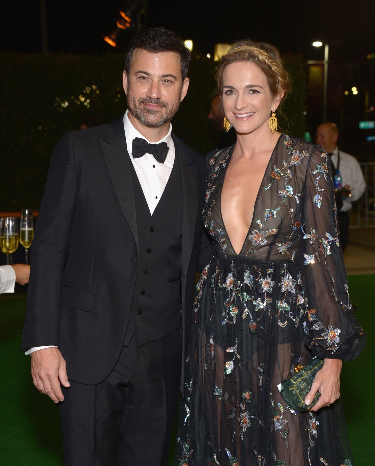 Después del estrés de conducir la gala, Jimmy Kimmel y Molly McNearney se relajaron con algunos tragos.