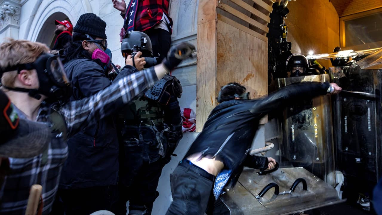 Demandas civiles contra el expresidente Trump por el asalto al Capitolio pueden seguir adelante, dice corte de apelaciones