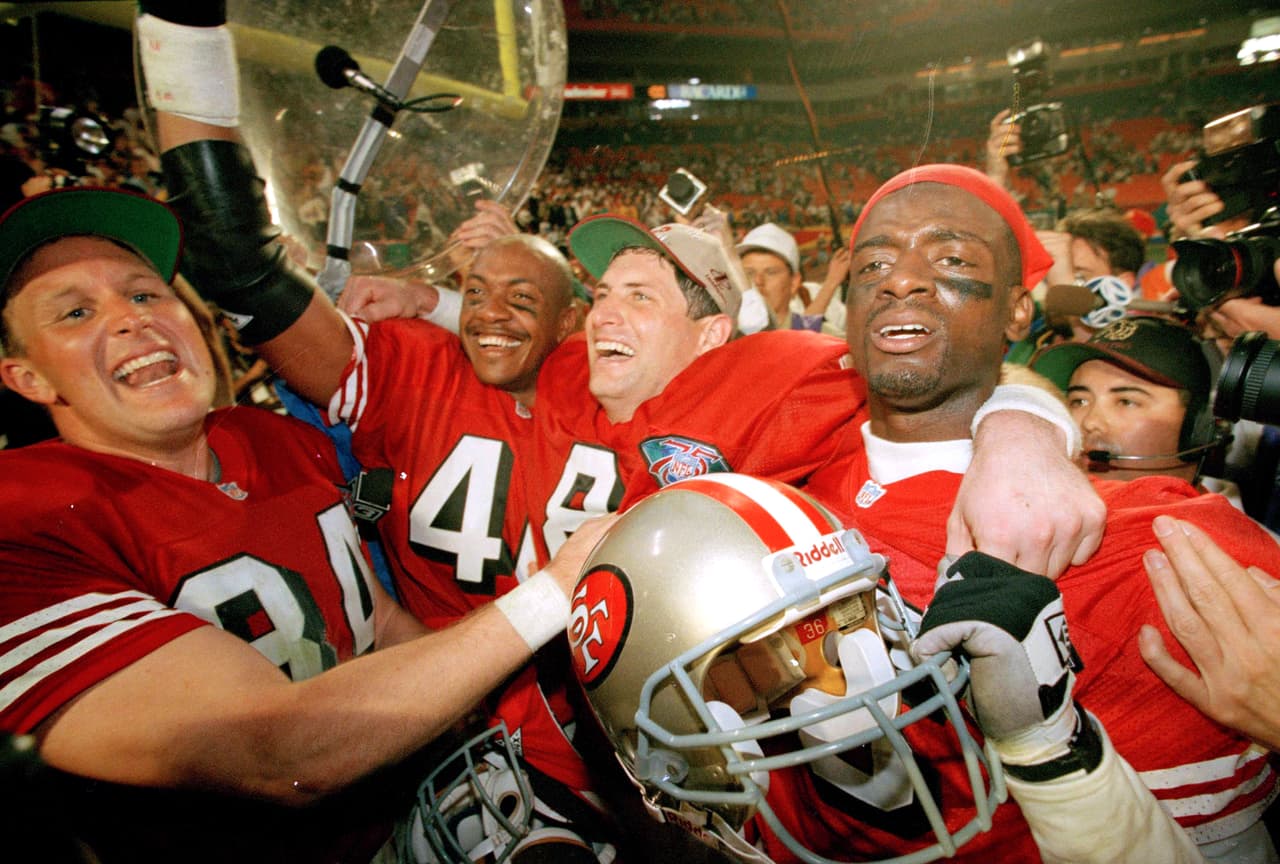 Mientras los '49ers' de San Francisco ganaban el Super Bowl XXIX contra los San Diego 'Chargers'.