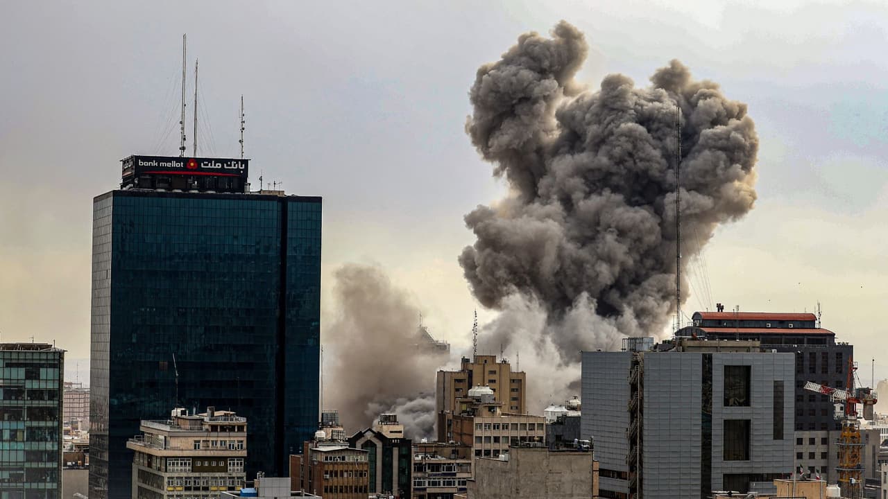 ¿Cómo guerra en Irán está impactando economía de EEUU? Profesor de la Universidad de Houston explica