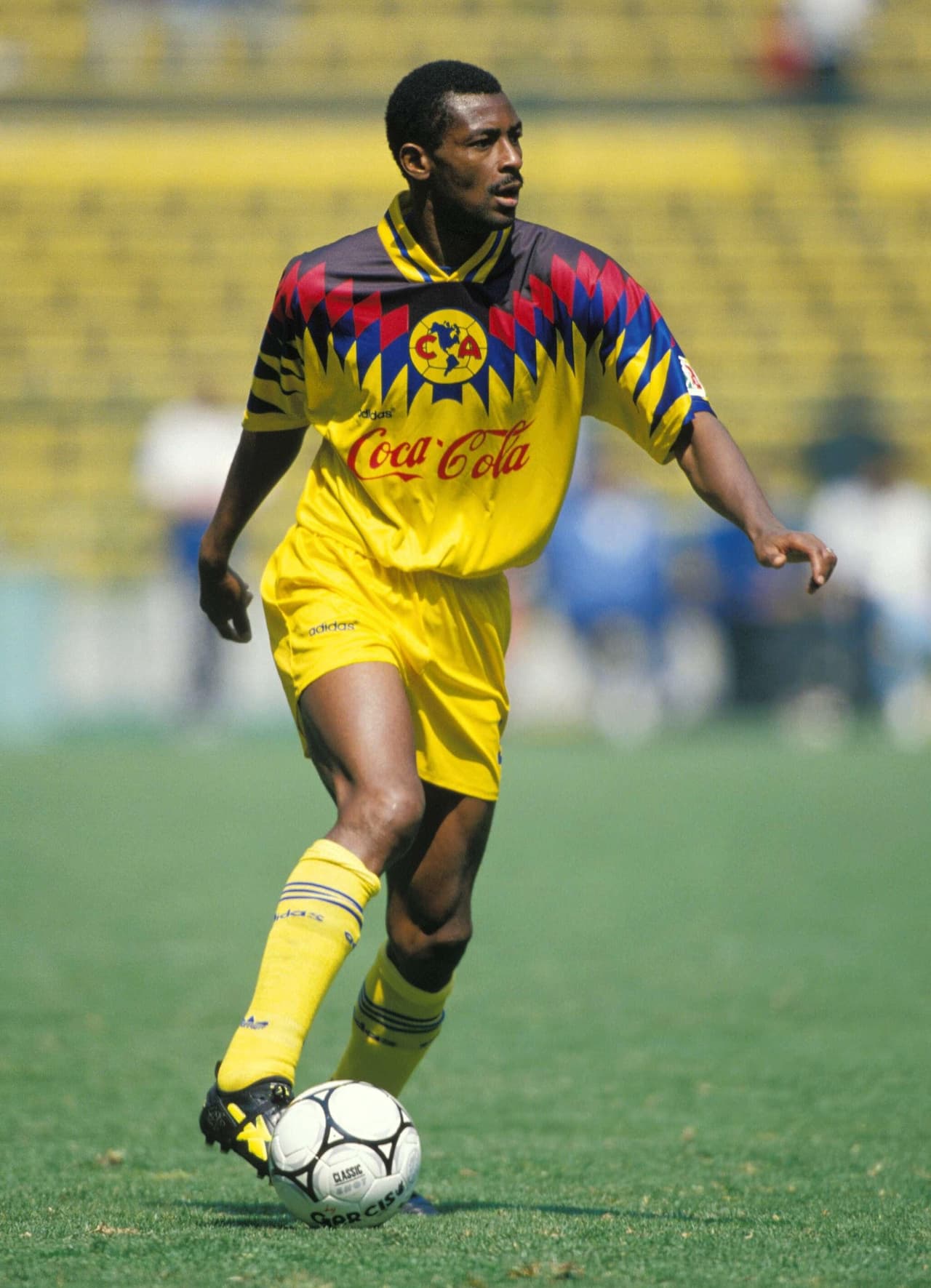 En 1994 arribó al Nido de Coapa y en tres años anotó ni más ni menos que 50 goles en 75 partidos.