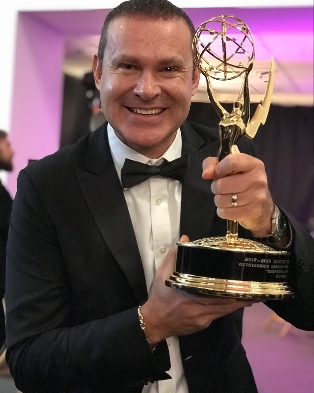 Alan Tacher y el equipo de Despierta América recibieron una estatuilla Emmy al Mejor programa de la mañana en español. El conductor expresó en redes sociales su entusiasmo, y cómo la persistencia, así como el cariño del público, son claves para el éxito del show.
<br>