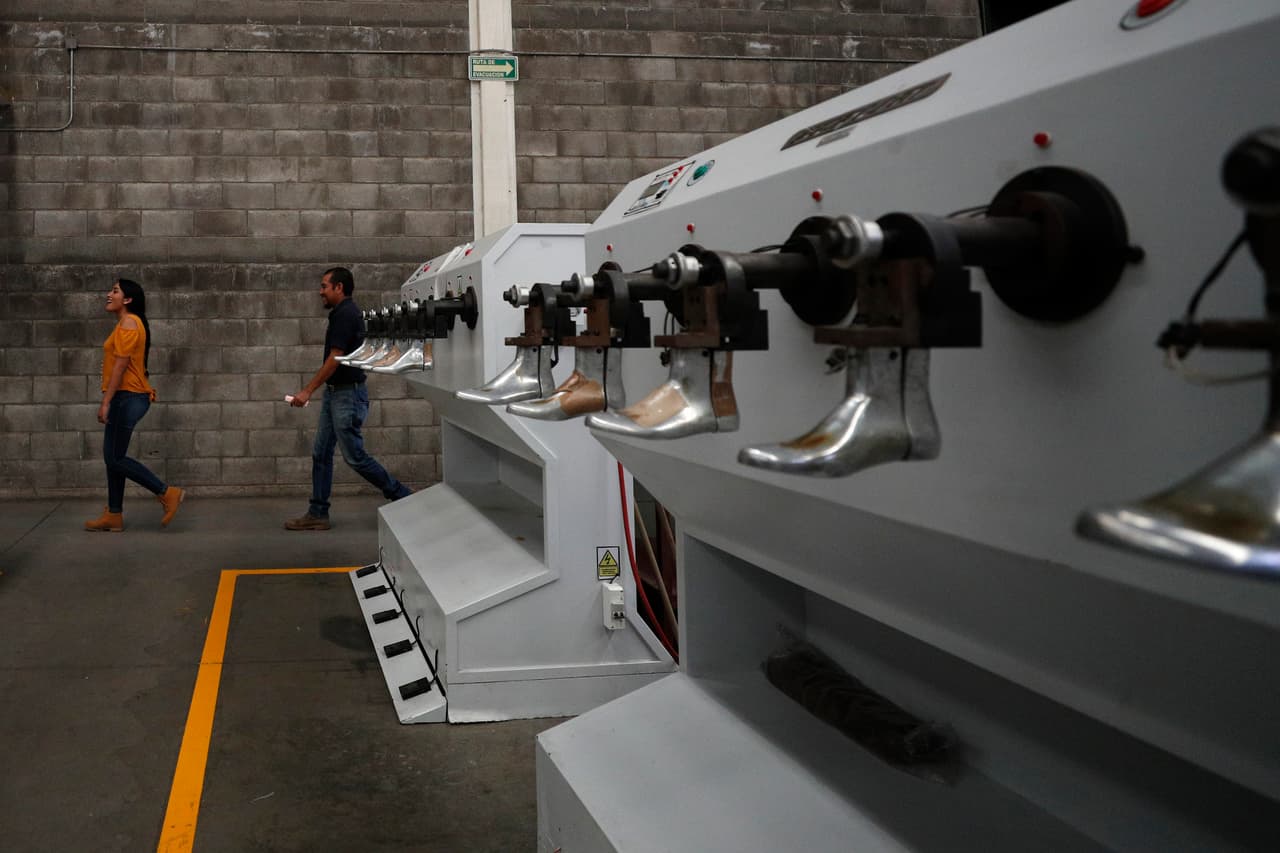 <h3 class="cms-H3-H3">3. León, Guanajuato</h3>
<br>
<b>(295 homicidios dolosos)</b>
<br>
<br>Imagen del interior de una fábrica de zapatos en el ayuntamiento, donde desde 2020 se ha creado una extraña dualidad: una inversión extranjera en auge a pesar de que Guanajuato
<b>se ha convertido en la entidad más violenta del país. </b>
<br>
<br>