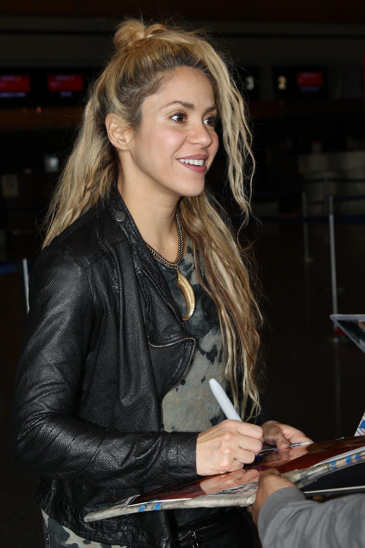 Y firmó autógrafos.