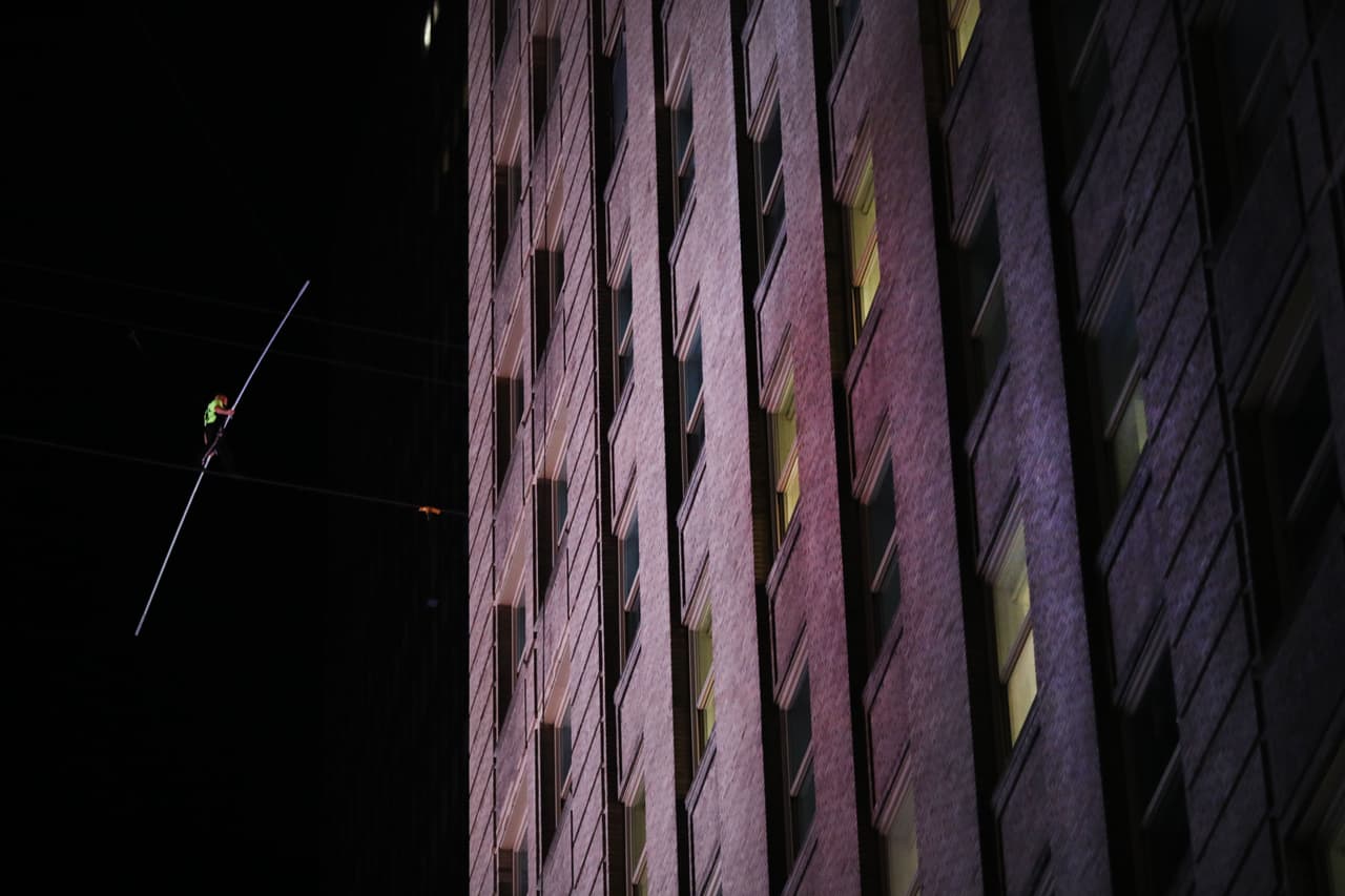 La familia circense de los Wallenda, conocida como 'Los voladores Wallenda', se remonta en la historia hasta el Imperio Austrohúngaro, en el s. XVIII, y en el siglo pasado debutó en Estados Unidos con los circos Ringling Brothers y Bailey.
<br>