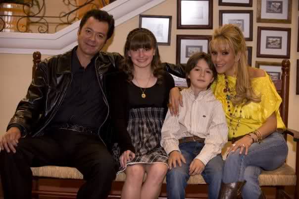 En el 2006 grabó un capítulo de la serie 
<a href="http://www.univision.com/networks/galavision/la-familia-p-luche-ludovico-y-federica-cambiaron-de-papeles-video"><b>'La familia P.Luche</b>'</a>. Tres años después regresó a la pantalla chica en la telenovela 
<b>'Mi pecado'</b>, la cual estelarizaron 
<a href="http://www.univision.com/programas/novelas/la-historia-de-amor-de-maite-perroni-y-koko-stambuk-fotos"><b>Maite Perroni</b></a>
<b> </b>y Eugenio Siller.