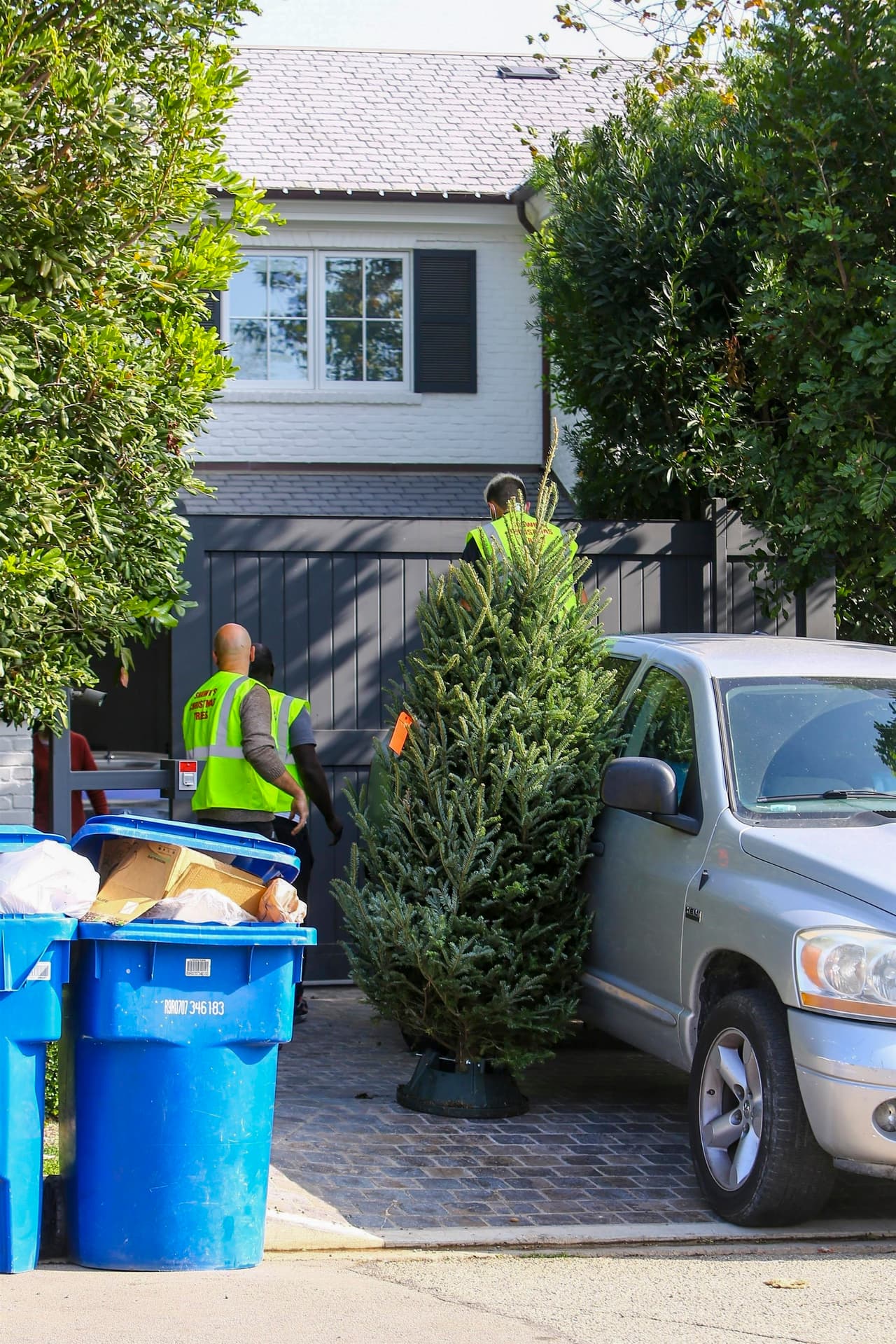 Según Entertainment Tonight, la pareja tiene la intención de 
<b><a href="https://www.univision.com/famosos/ben-affleck-y-jennifer-lopez-pasaran-navidad-con-la-ex" target="_blank">pasar juntos la Navidad. </a></b>
<br>