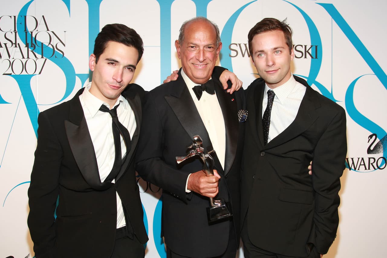 En 2001,
<b>Óscar de la Renta </b>debutó con su propia colección de accesorios, que incluye bolsos, cinturones y zapatos.