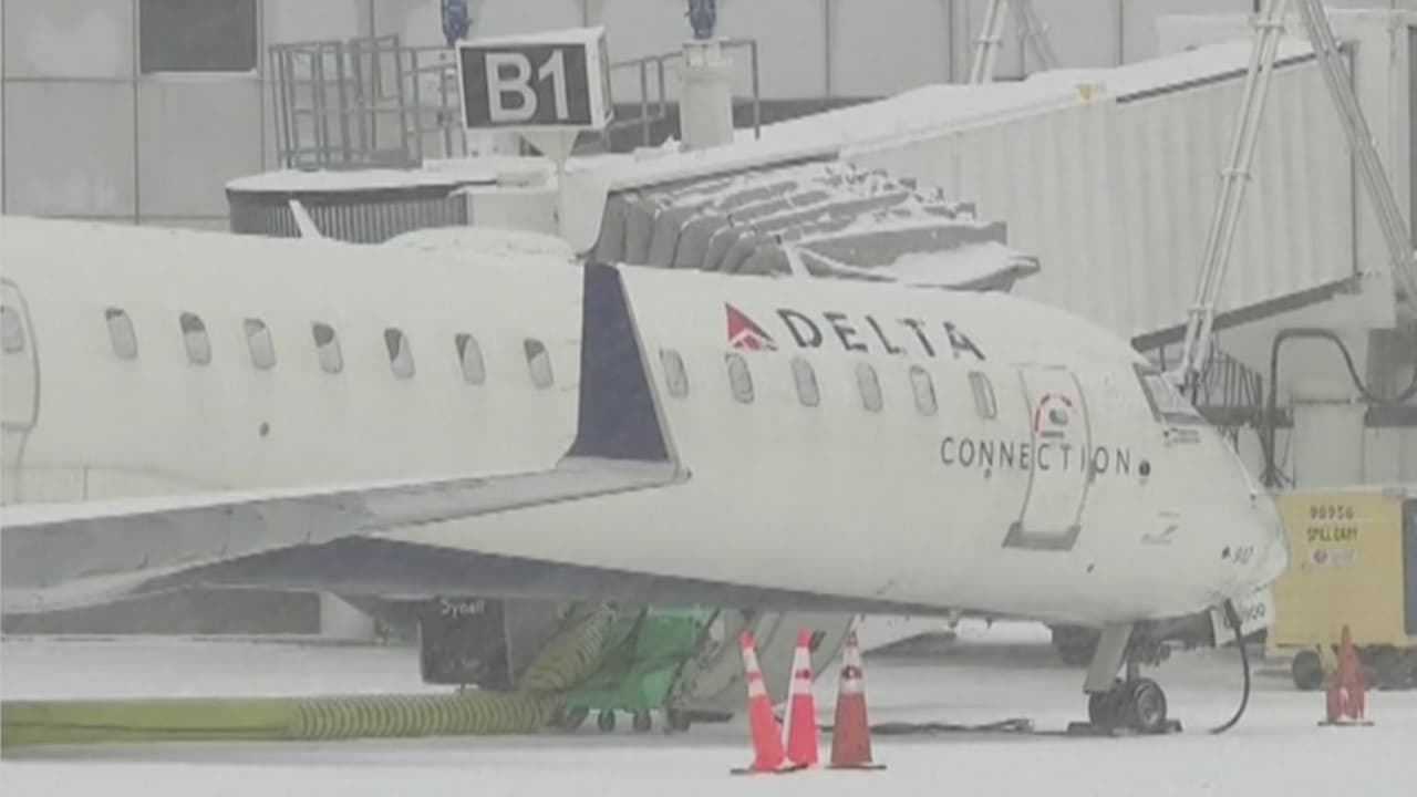 Tormenta invernal provocó 20,000 vuelos cancelados; American Airlines, la más afectada