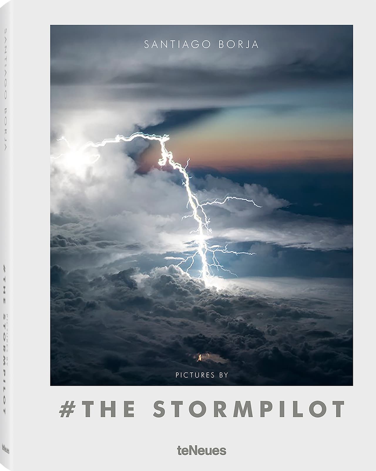 His photographs have been recognized by several awards including Sony World Photography 2018, the Prix de la Photographie, Paris (P×3) (2018) and the Tokyo International Photo Award, among others. The German publisher, teNeues, this year released #TheStormPilot, a book with 160 photographs of storms taken by Borja.