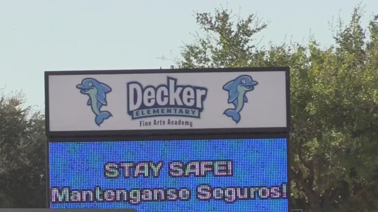 <b>Escuela Primaria Decker</b>
<br>
<br>Autoridades escolares del distrito de Manor enviaron a todos los estudiantes del tercer grado de la escuela Decker a casa este jueves y viernes. La medida también aplica a sus hermanos de edades escolares.