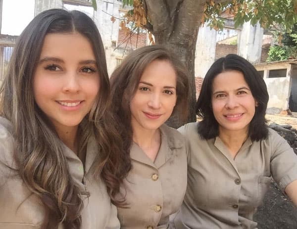 Pero en la vida real se lleva muy bien con sus compañeras de telenovela.
