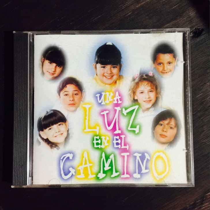 Naidelyn debutó en "Plaza Sésamo", pero su primera telenovela fue "María Isabel" en 1997, después le siguió "Una luz en el camino", en donde además de actuar también cantaba.