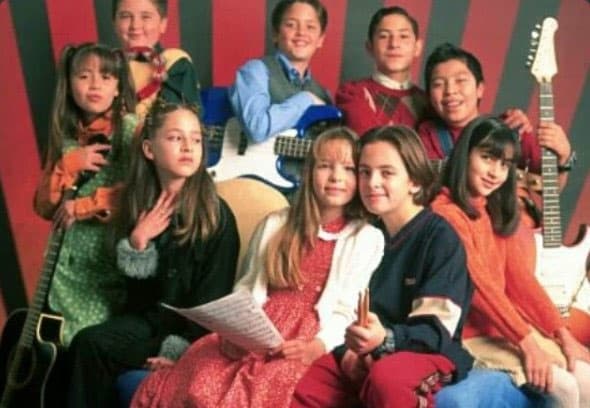 En el 2000 "Amigos x siempre" fue su segunda novela para niños, la cual fue todo un éxito.