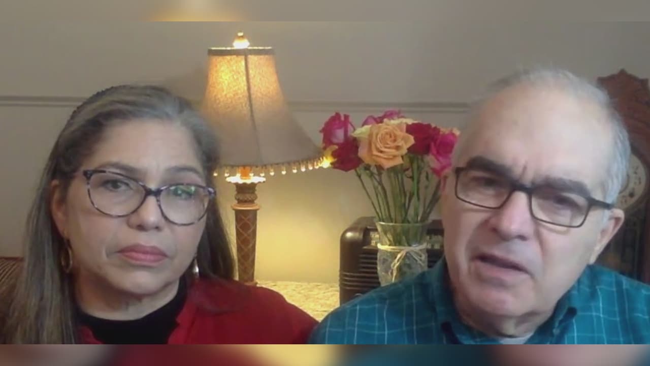 Una pareja de esposos sobrevivió al coronavirus y ahora ayudan a salvarle la vida a otros enfermos 