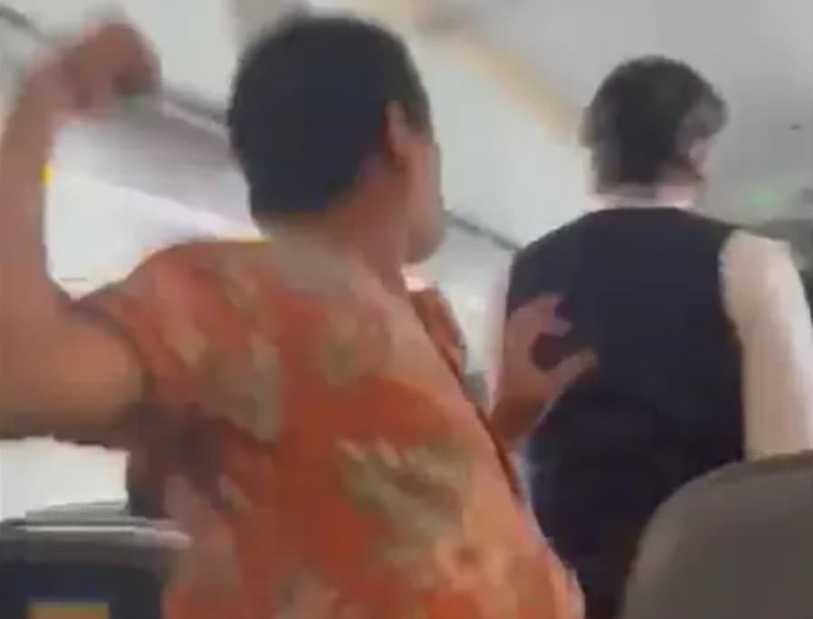 ¿Has sido un pasajero problemático o violento? Podrían prohibirte subir a un avión el resto de tu vida