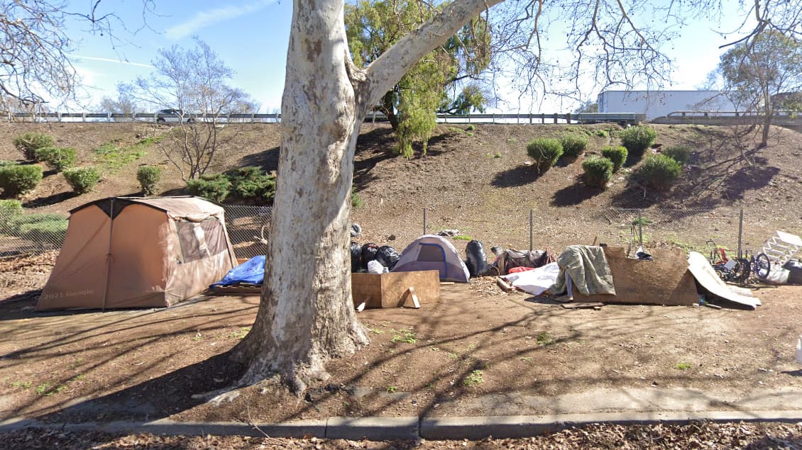 Caltrans retira campamentos de desamparados en el centro de Sacramento
