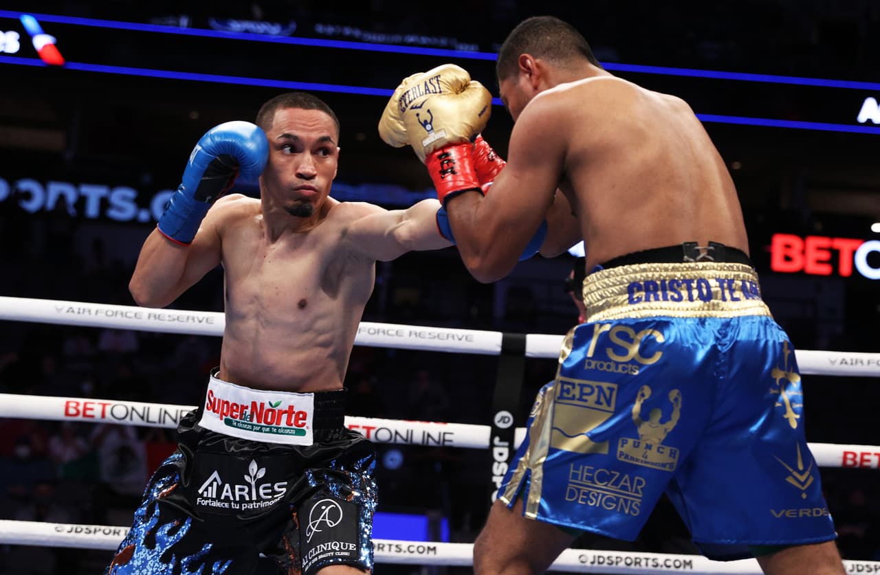 Los jueces otorgaron las tarjetas 115-113 para Román, 117-111 para Estrada y 113-115 para el mexicano, otorgándole así la victoria al Juan Francisco Estrada por decisión dividida y coronarse campeón unificado CMB, The Ring y AMB supermosca.