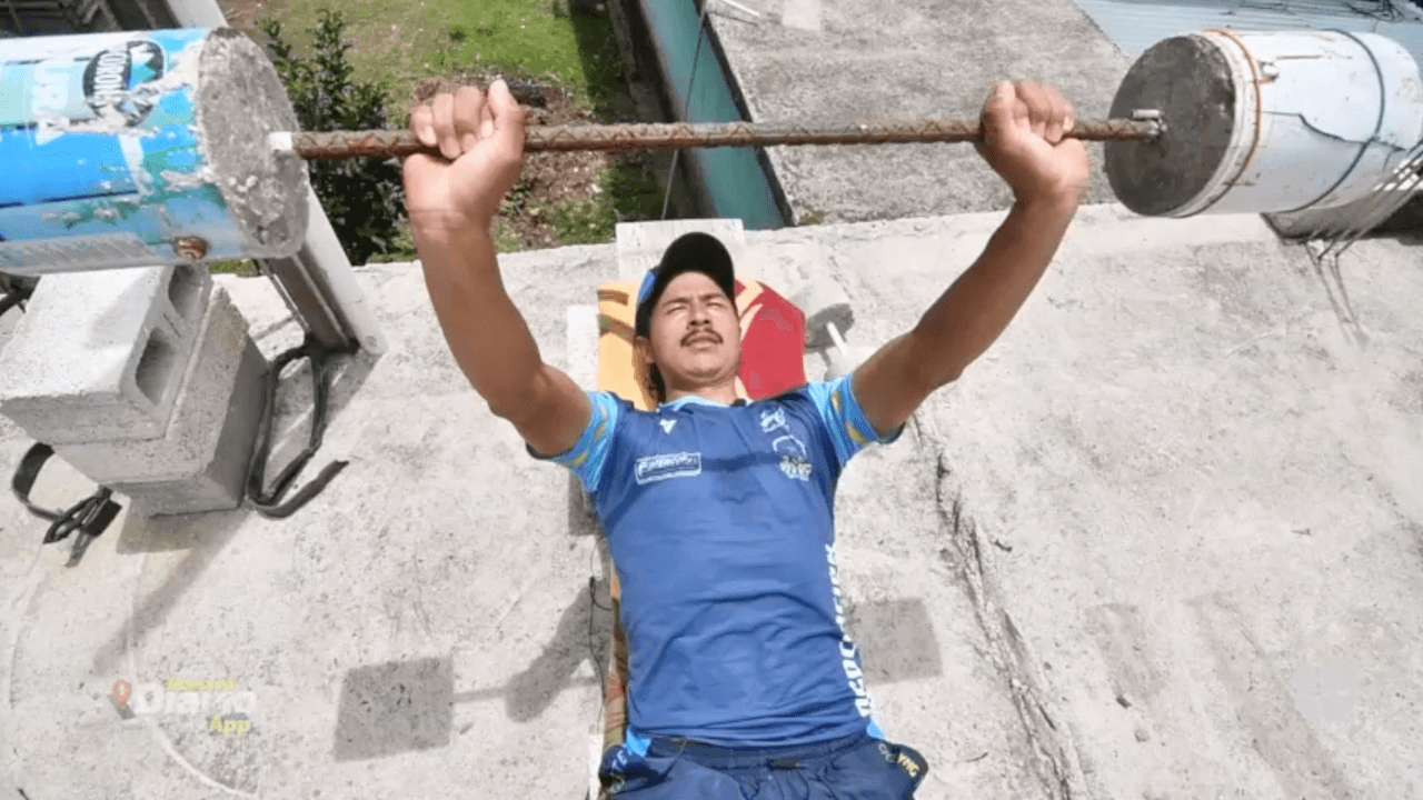 Tres horas, asegura que le tomó crear las piesas de entrenamiento para mantenter su condición física durante el confinamiento por el coronavirus.