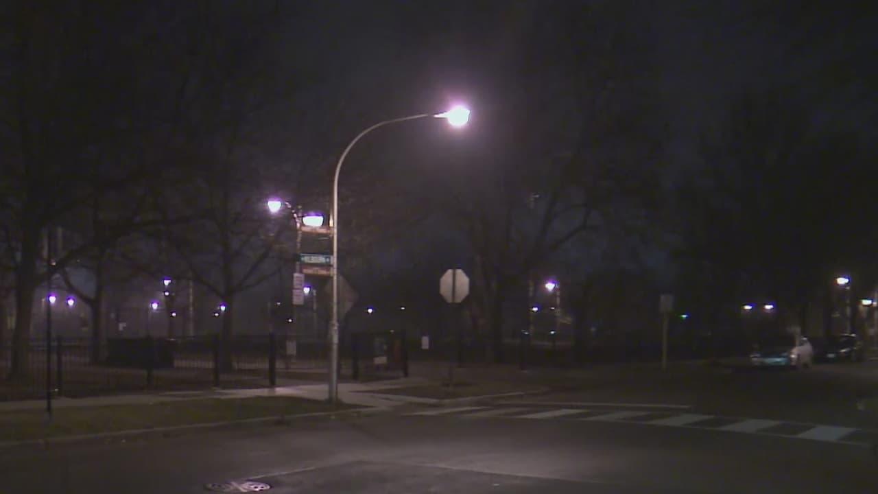 Buscan a hispano por agredir sexualmente a mujer que hacía ejercicio en Albany Park