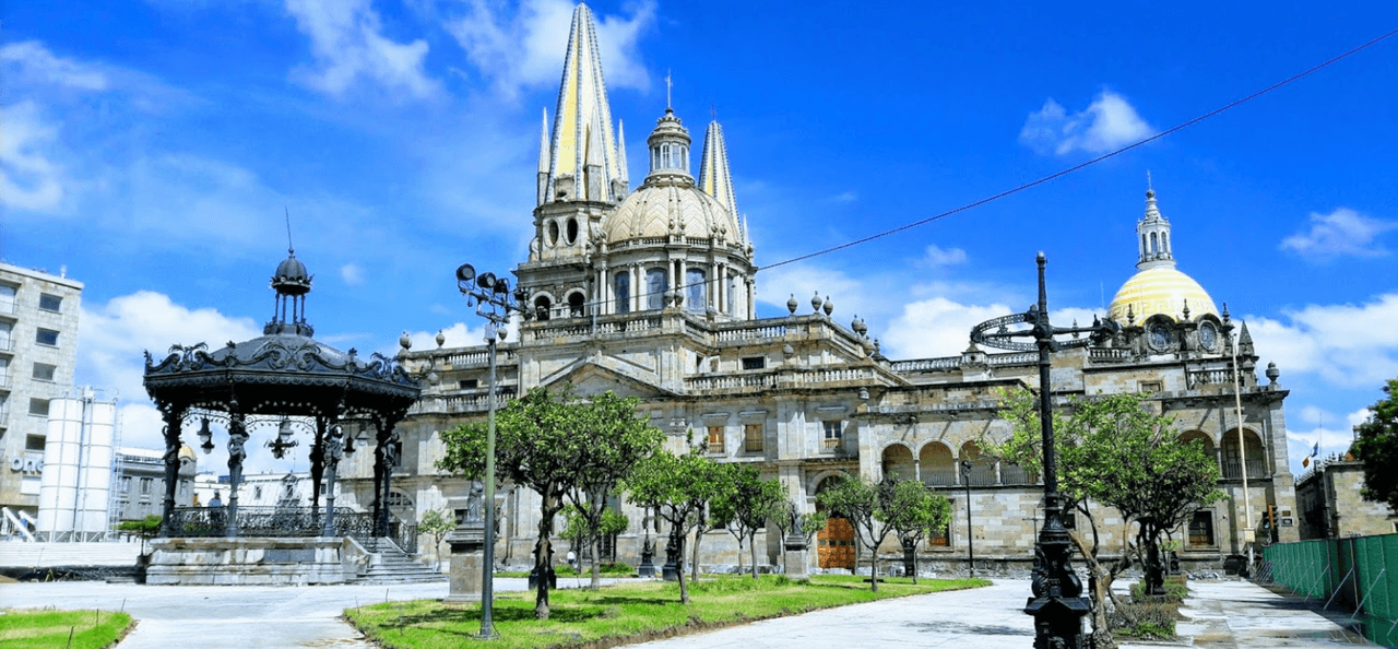 El presidente Andrés Manuel López Obrador dio positivo al coronavirus y se está recuperando.
<br>