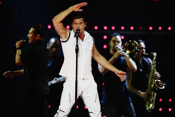 Sobre el escenario es candela pura.