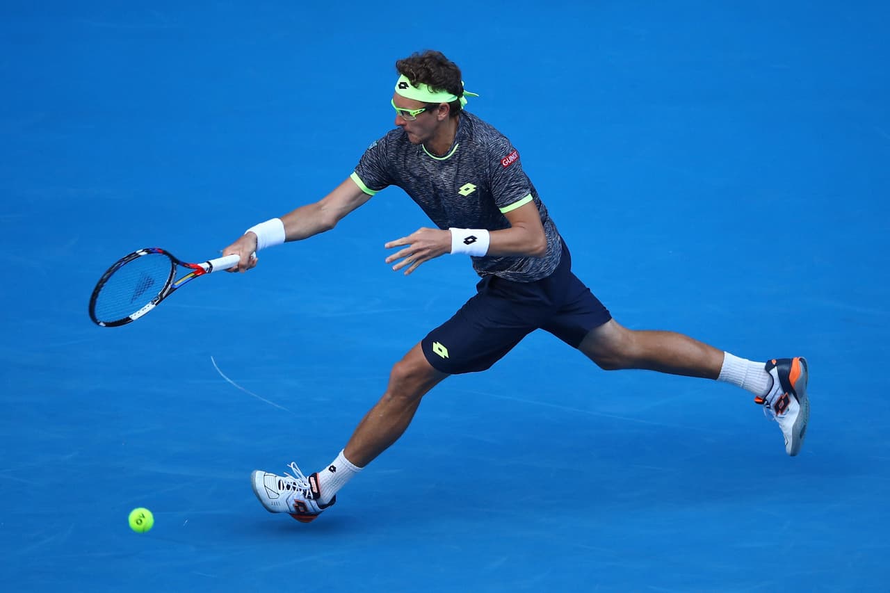 Djokovic no podrá olvidar este partido ni el verde fosforito de las gafas y la cinta en la frente de Istomin, un jugador que sometió al serbio a un duro examen y que fue capaz de subir su nivel cuando el partido necesitaba ese impulso.