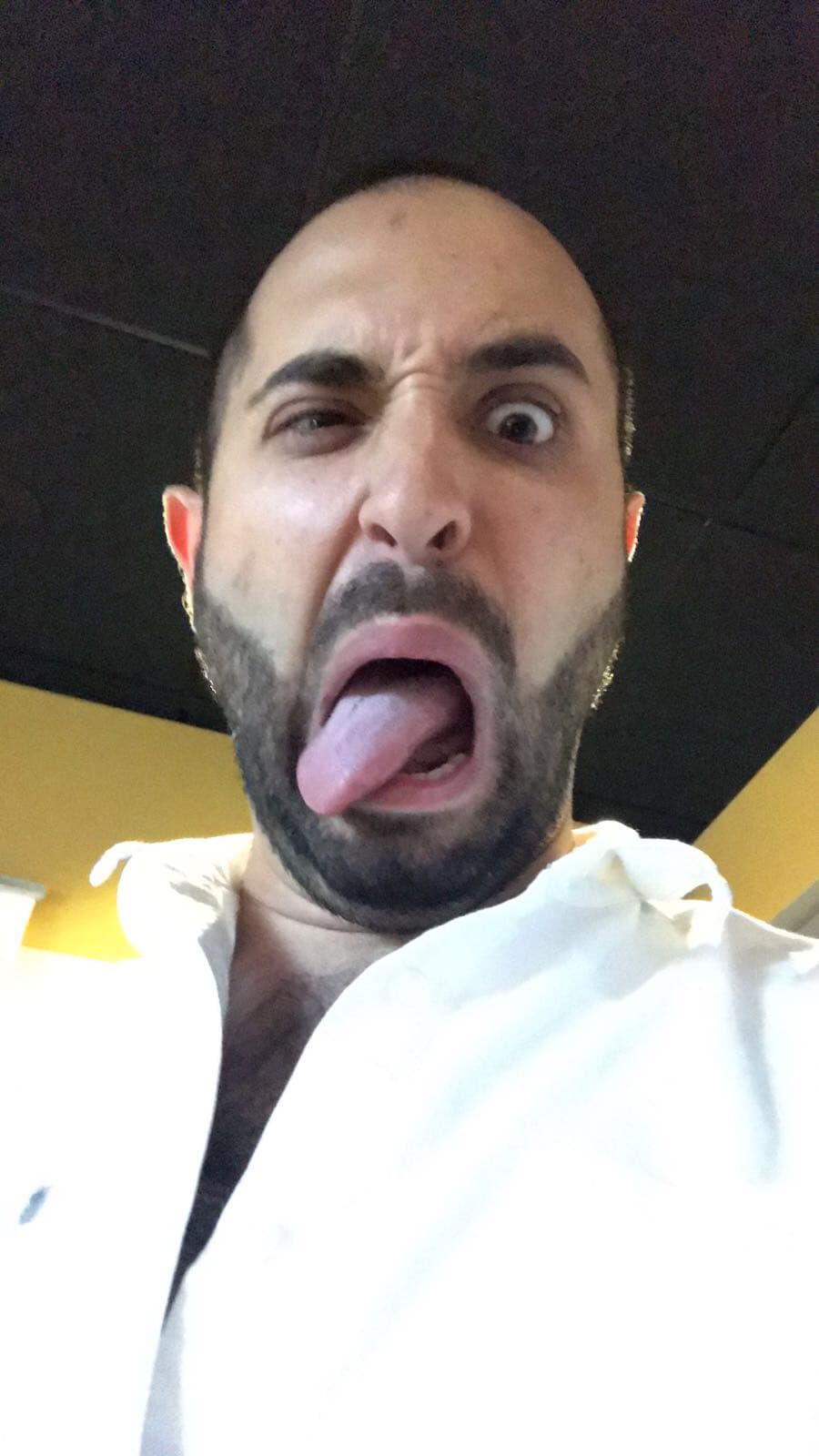 El Compa Ivan le gusta sacar la lengua.